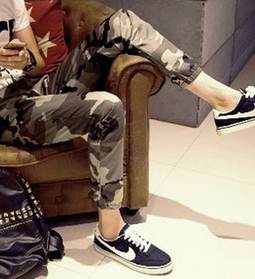 เล็ก+ กางเกงทหารขาจั๊ม ลายพราง เอวจั๊ม รูด สีเทา เขียว size 32-35