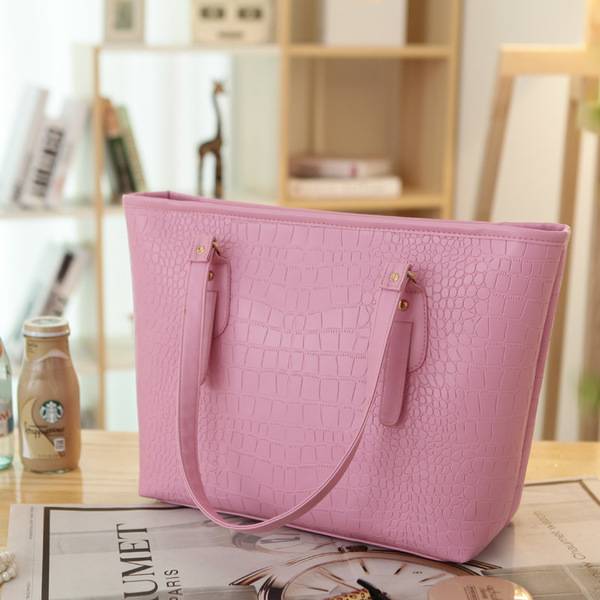 กระเป๋าแฟชั่น สีชมพู สะพายไหล่ ลายหนังจระเข้ เรียบหรู มีซิปเปิดปิด ใส่ของได้เยอะ ((โปรโมชั่นส่งฟรี))