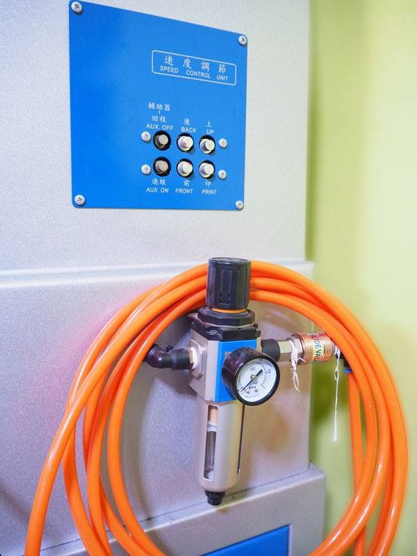 เครื่องสกรีนโลโก้ลงบนสินค้ามือสอง PAD PRINTING 4 สี แบบถ้วยปิด