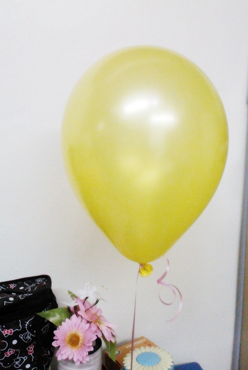 ลูกโป่งกลมเนื้อเมททัลลิก สีเหลือง ไซส์ 10 นิ้ว แพ็คละ 10 ใบ (Round Balloons Size 10" - Metallic Yellow Color)