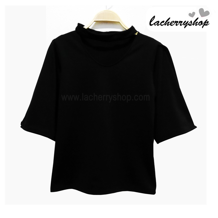 เสื้อแฟชั่น สีดำ แขนสามส่วนเปิดไหล่ แต่งสายรัดคอเก๋ๆ เนื้อผ้า อยู่ทรง ใส่สบาย ไม่ยับง่าย สินค้าคุณภาพ ราคาไม่แพง