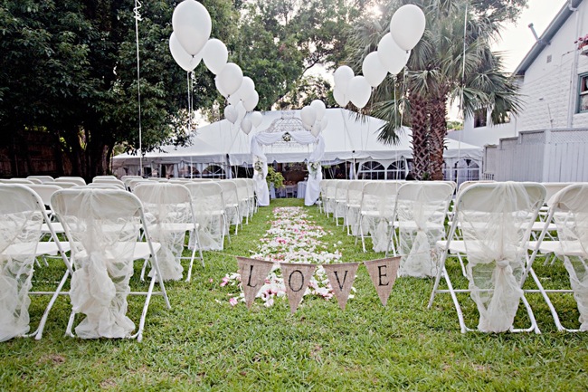 ลูกโป่งกลมเนื้อสแตนดาร์ท สีขาว ไซส์ 10 นิ้ว แพ็คละ 10 ใบ (Round Balloons Size 10" - Standard White Color)