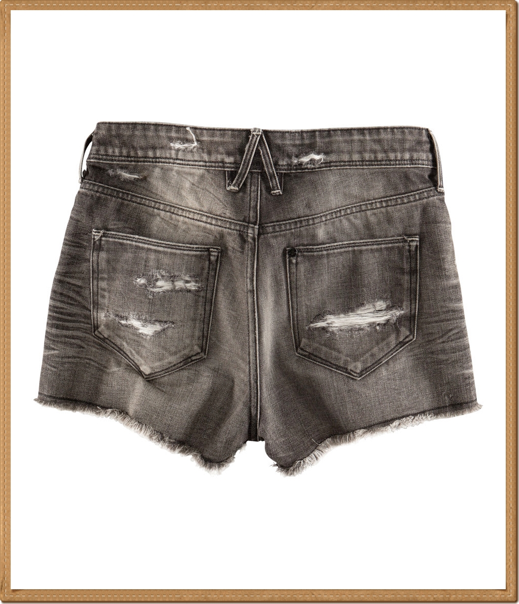 * H&M - กางเกงยีนส์ฟอกขาสั้นสีดำ