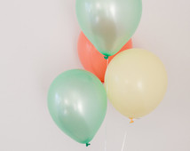 ลูกโป่งกลม เนื้อพาสเทล สีเหลืองอ่อน ไซส์ 10 นิ้ว แพ็คละ 10 ใบ (Round Balloons - Pastel Yellow Color 10")