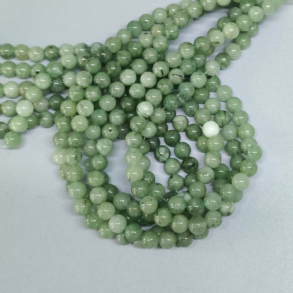 หินหยกพม่า (Jade) หยก หินจากสวรรค์ อัญมณีเพื่อความเจริญรุ่งเรือง 8 มิล (50เม็ด/เส้น) 200฿