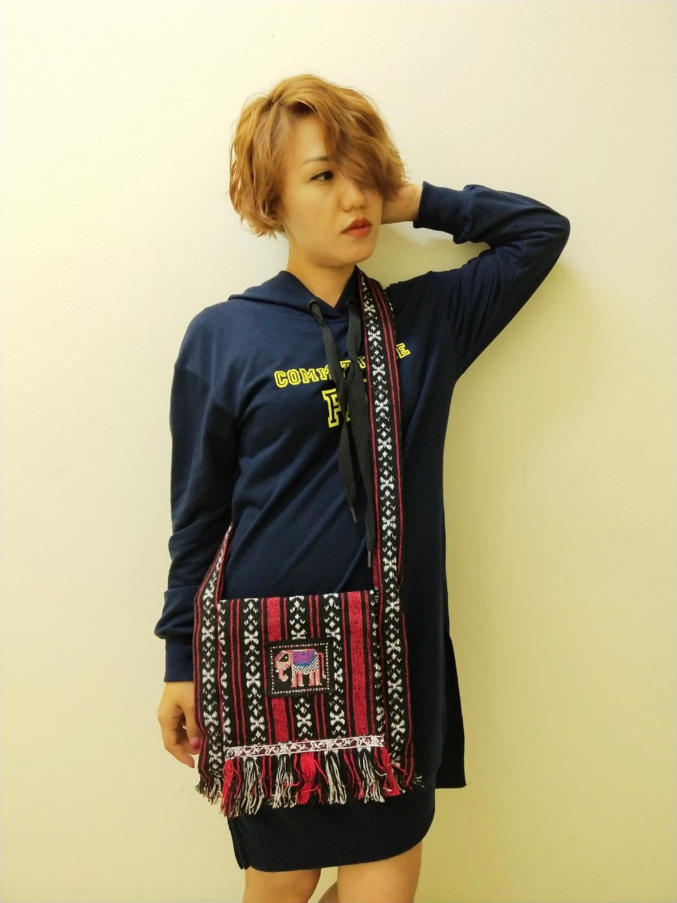 ย่ามสะพายสีแดง ใบเล็กน่ารัก