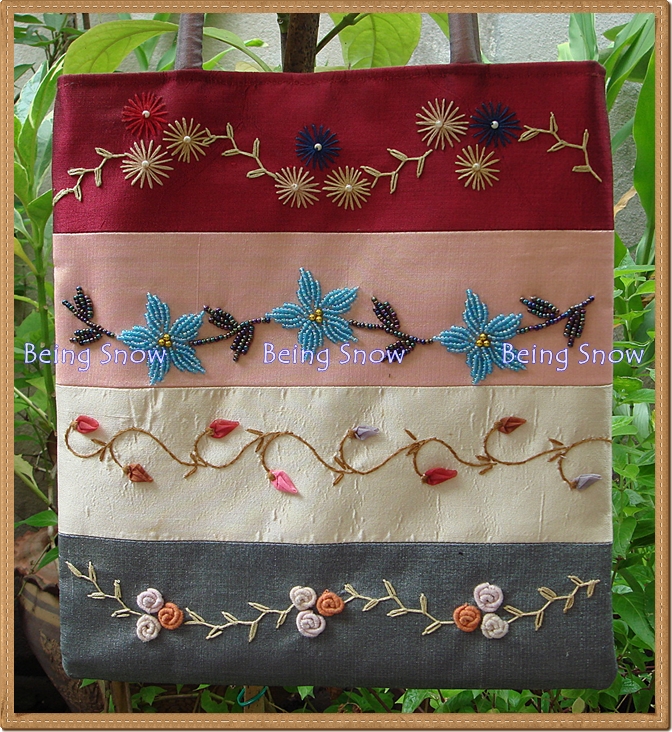 กระเป๋าสะพายผ้าไหมปักเลื่อม