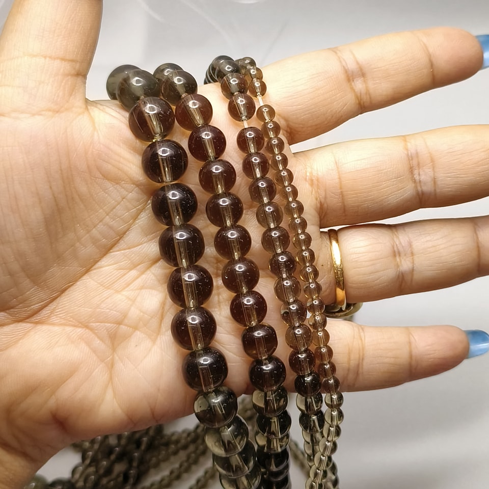 หินสโมกกี้ควอทซ์ หินจอมเวทย์ บรรลุเป้าหมาย ความสำเร็จ ลดเครียด ยาว 37 ซม. 6 มิล (63 เม็ด)