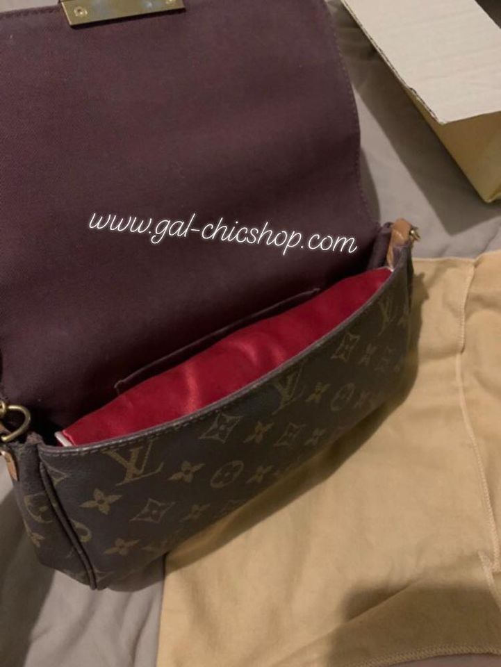 หมอนดันทรง LV Favourite MM