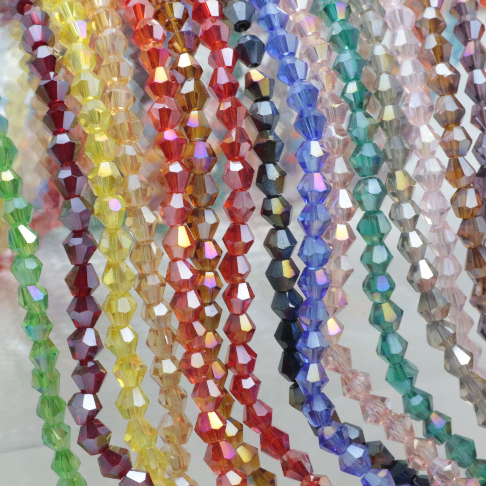 คริสตัลจีน สีแดง ยาว 37 ซม. 4 มิล (95 เม็ด)