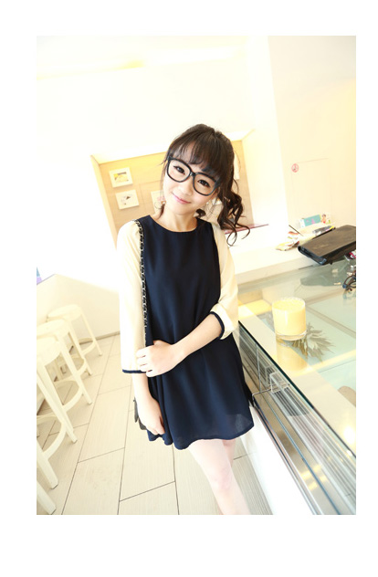 SALE//SALE (ส่งฟรี) ชุดเดรส สไตล์เกาหลี สีน้ำเงิน แขนเสื้อสีขาว ไหล่ตุ๊กตา มีซิปด้านหลัง น่ารักมากค่ะ