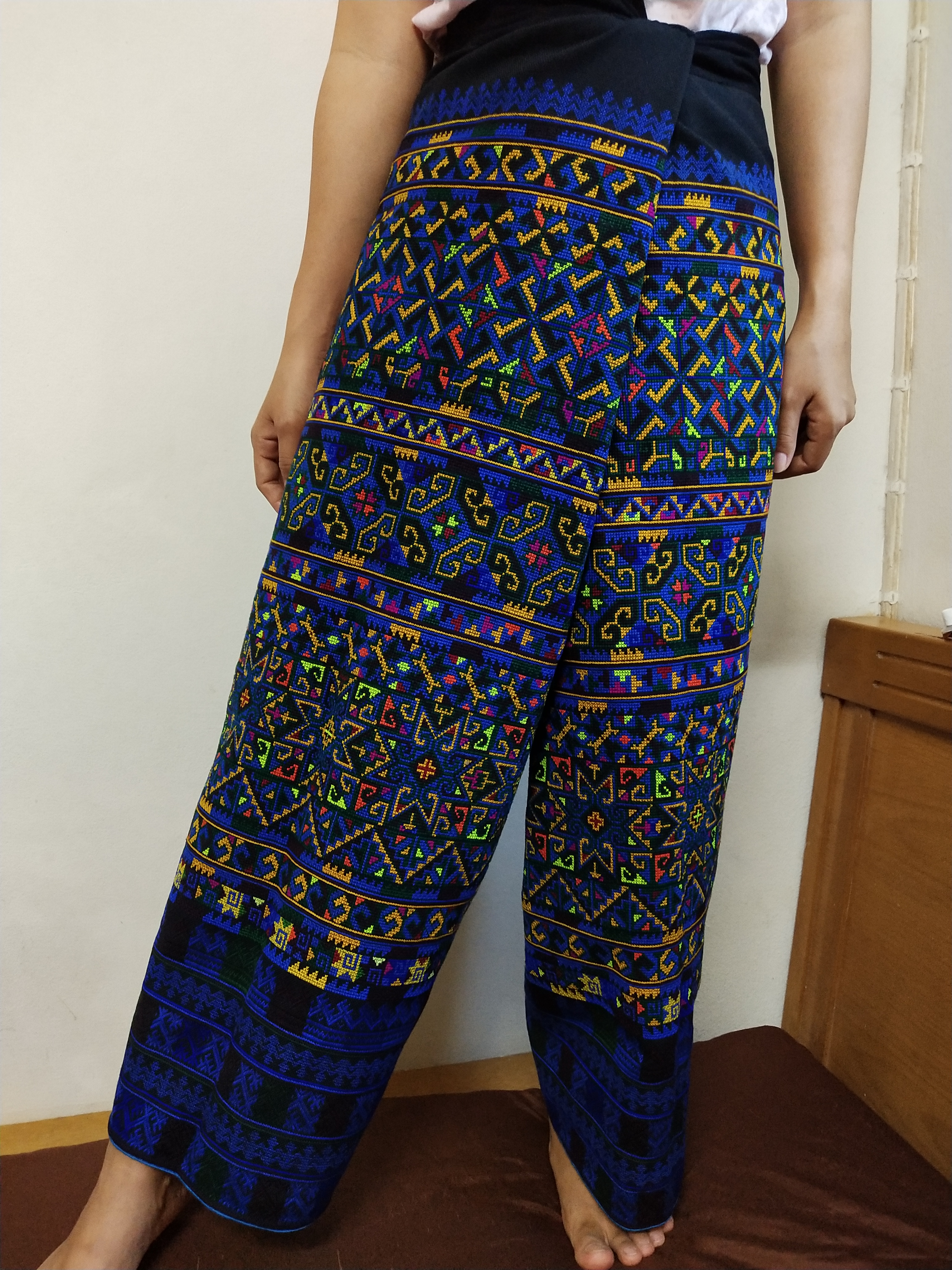 P373 กางเกงผ้าปักมือ โทนสีน้ำเงินสดใส มือ1 ไม่ผ่านการใช้งาน