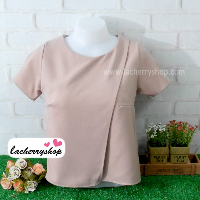 เสื้อแฟชั่นสวยๆ ผ้าฮานาโกะ (สีชมพู) ตัดแต่งผ้าไขว้ เปิดด้านหลังเก๋ๆ แบบยอดนิยม สวยเรียบหรู