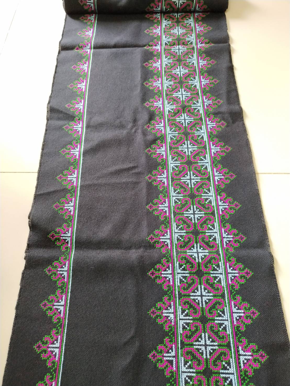 P401 ผ้าปักลายประยุกต์ ลายใหญ่+ลายเล็ก ผืนยาว