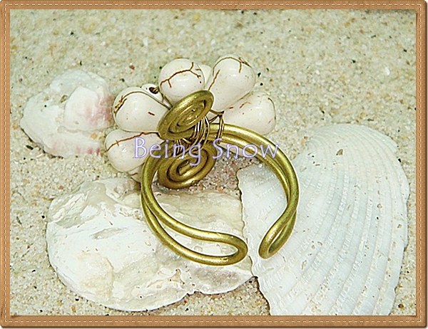 แหวนดอกไม้ - หินฮาวไลท์