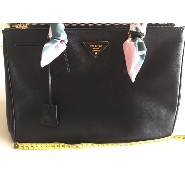หมอนดันทรงกระเป๋าPRADA Saffiano 30 2ซิป