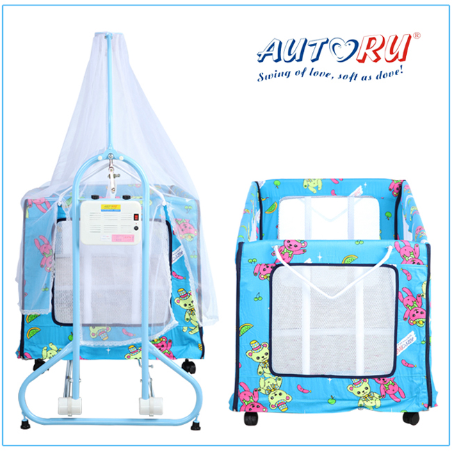 เปลไกวไฟฟ้าอัตโนมัติ Autoru รุ่น Gold 2 in 1 สีชมพู เพราะ เปลไกวไฟฟ้าอัตโนมัติ Autoru เข้าใจเป็นอย่างดีว่าเด็กๆ มีการเจริญเติบโตทางด้านร่างกายอย่างรวดเร็ว เปลไกวไฟฟ้าอัตโนมัติ Autoru รุ่น Gold 2 in 1 จึงถูกออกแบบมาเป็นพิเศษเพื่อรองรับการเจริญเติบโตของลูกน้อยที่คุณรัก ด้วยคุณสมบัติของพื้นที่ภายในเปลไกวไฟฟ้าอัตโนมัติ Autoru ที่มีขนาดใหญ่รองรับทุกอิริยาบทของลูกน้อย โครงสร้างที่แข็งแรงทนทานพร้อมระบบล็อคที่ได้มาตรฐานจึงช่วยเพิ่มความมั่นคงของตัวเปลไกวไฟฟ้าอัตโนมัติได้ดียิ่งขึ้น รูระบายอากาศโดยรอบตัวเปลไกวไฟฟ้าอัตโนมัติช่วยให้อากาศถ่ายเทสะดวก นอกจากนี้ เปลไกวไฟฟ้าอัตโนมัติ Autoru รุ่น Gold 2 in 1 ยังมีมุ้งแบบกระโจมที่ช่วยป้องกันยุงและแมลงต่างๆ ที่อาจมารบกวนลูกน้อยในเวลาพักผ่อนได้ ที่สำคัญคือคุณแม่สามารถปรับเปลี่ยนตัวเปลไกวไฟฟ้าอัตโนมัติ Autoru รุ่น Gold 2 in 1 ให้เป็นเพลย์เพน และคอกกั้นเพื่อความปลอดภัยของลูกน้อยในวัยหัดคลานและหัดเดินได้อีกด้วย เปลไกวไฟฟ้า