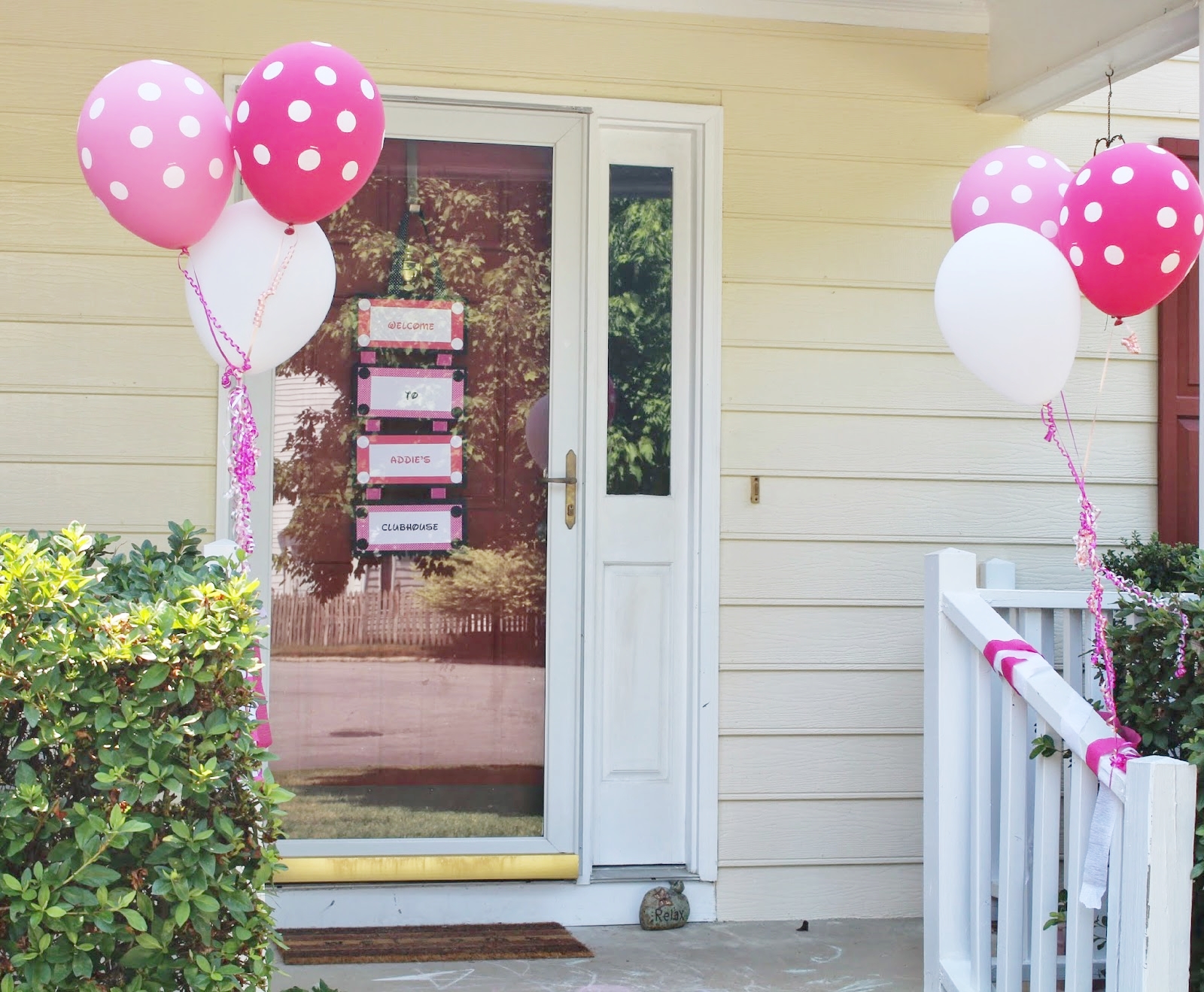 ลูกโป่งกลมนำเข้าพิมพ์ลายจุด สีชมพูอ่อน ไซส์ 12 นิ้ว แพ็คละ 10 ใบ ( Polka Dot Printing Balloon - Light Pink Color )