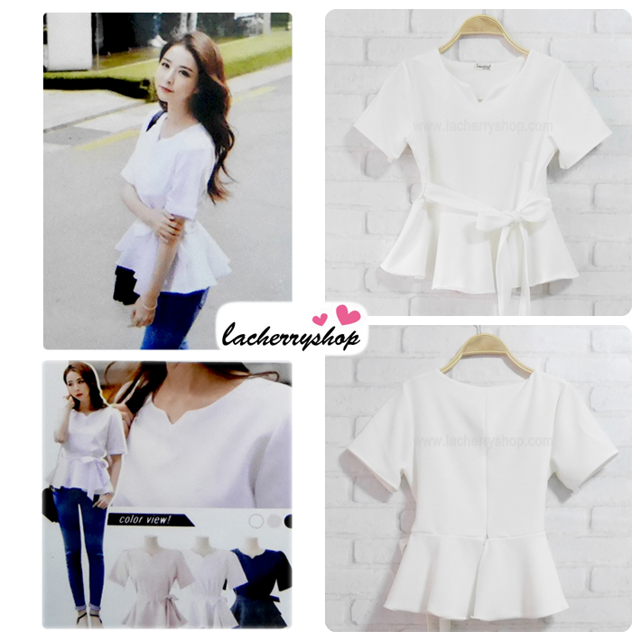 เสื้อผ้าแฟชั่นสวยๆ เสื้อทำงานสีขาว ผ้าฮานาโกะ แต่งระบายเอว มีสายมัดโบว์ สวยหวานสไตล์เกาหลี ใส่ได้หลายสไตล์ เว้าคอ มีซิปหลัง ใส่ได้ทุกโอกาส