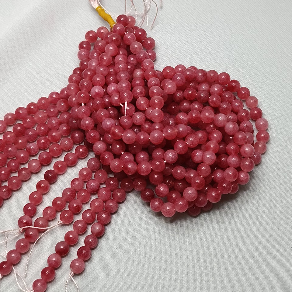 หินสตอเบอรี่ควอตซ์ หินรักแท้ เสริมพลังรัก มีความสุข ฟื้นฟูความเหนื่อยล้า ยาว 37 ซม. 6 มิล (63 เม็ด)