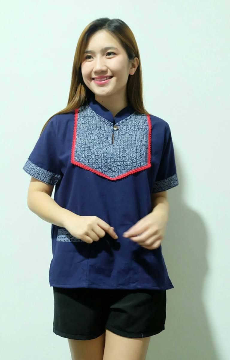 เสื้อนากา เสื้อผ้าพื้นเมือง เสื้อผ้าฝ้ายล้านนา รุ่นคอจีน แต่งลายผ้าพื้นเมืองแบบสวยเรียบหรู มีกระเป๋าหน้า