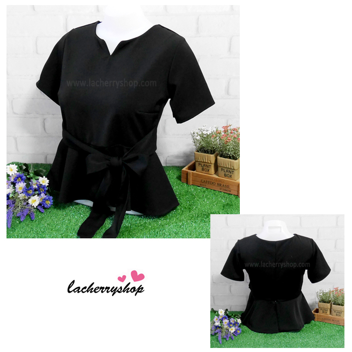 เสื้อผ้าแฟชั่นสวยๆ เสื้อทำงานสีดำผ้าฮานาโกะ แต่งระบายเอว มีสายมัดโบว์ สวยหวานสไตล์เกาหลี ใส่ได้หลายสไตล์ เว้าคอ มีซิปหลัง ใส่ได้ทุกโอกาส สำเนา