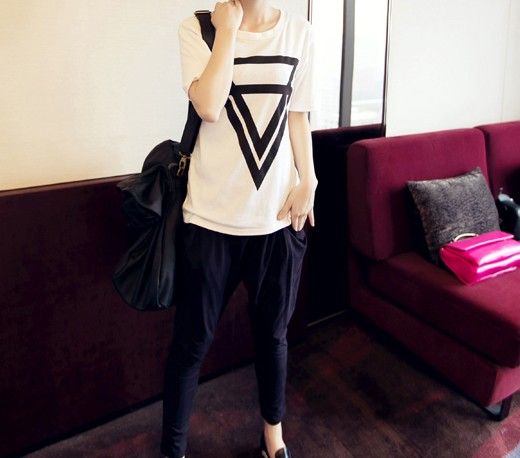 SALE//SALE (ส่งฟรี) 91PF เสื้อยืด สไตล์เกาหลี สีขาว คอกลม ด้านหน้าพิมพ์ลายกราฟฟิก สามเหลี่ยมสีดำ ซ้อนกันสองรูป