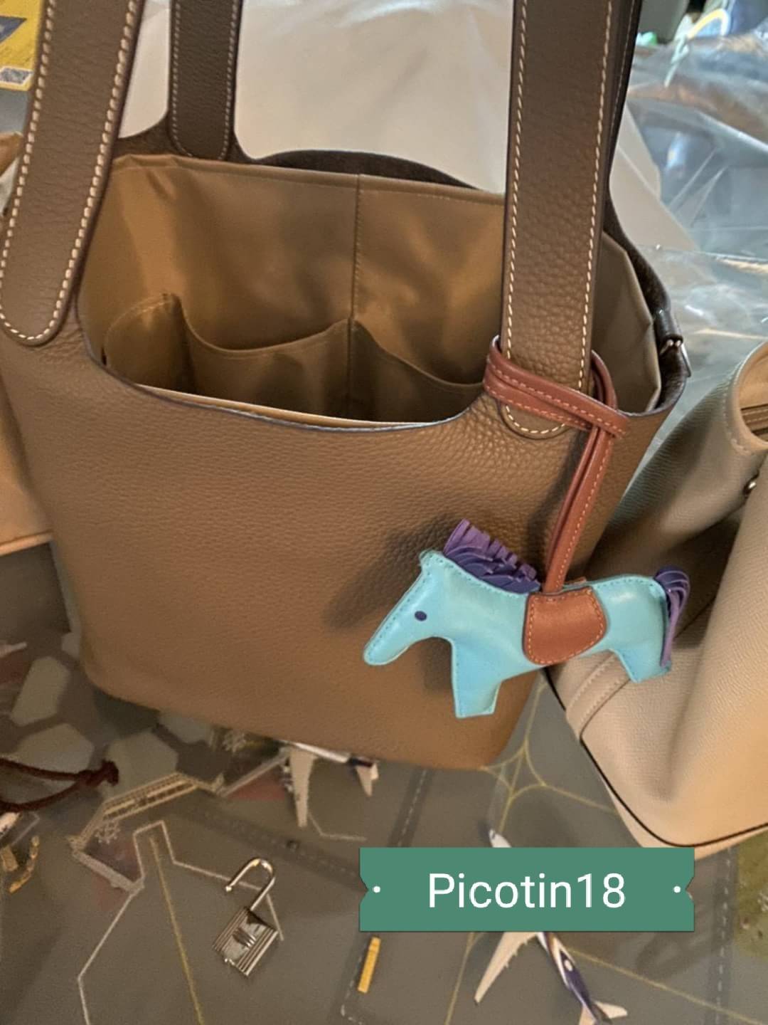 ช่องจัดระเบียบ Hermes Picotin18