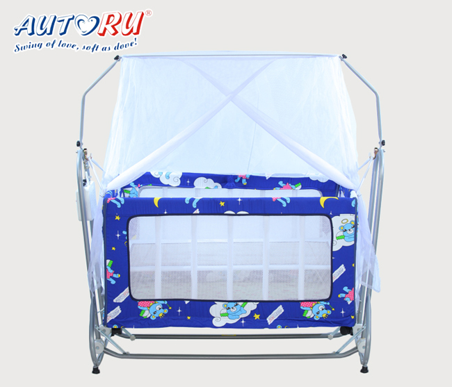 เปลไกวไฟฟ้าอัตโนมัติ Autoru รุ่น Gold 2 in 1 สีชมพู เพราะ เปลไกวไฟฟ้าอัตโนมัติ Autoru เข้าใจเป็นอย่างดีว่าเด็กๆ มีการเจริญเติบโตทางด้านร่างกายอย่างรวดเร็ว เปลไกวไฟฟ้าอัตโนมัติ Autoru รุ่น Gold 2 in 1 จึงถูกออกแบบมาเป็นพิเศษเพื่อรองรับการเจริญเติบโตของลูกน้อยที่คุณรัก ด้วยคุณสมบัติของพื้นที่ภายในเปลไกวไฟฟ้าอัตโนมัติ Autoru ที่มีขนาดใหญ่รองรับทุกอิริยาบทของลูกน้อย โครงสร้างที่แข็งแรงทนทานพร้อมระบบล็อคที่ได้มาตรฐานจึงช่วยเพิ่มความมั่นคงของตัวเปลไกวไฟฟ้าอัตโนมัติได้ดียิ่งขึ้น รูระบายอากาศโดยรอบตัวเปลไกวไฟฟ้าอัตโนมัติช่วยให้อากาศถ่ายเทสะดวก นอกจากนี้ เปลไกวไฟฟ้าอัตโนมัติ Autoru รุ่น Gold 2 in 1 ยังมีมุ้งแบบกระโจมที่ช่วยป้องกันยุงและแมลงต่างๆ ที่อาจมารบกวนลูกน้อยในเวลาพักผ่อนได้ ที่สำคัญคือคุณแม่สามารถปรับเปลี่ยนตัวเปลไกวไฟฟ้าอัตโนมัติ Autoru รุ่น Gold 2 in 1 ให้เป็นเพลย์เพน และคอกกั้นเพื่อความปลอดภัยของลูกน้อยในวัยหัดคลานและหัดเดินได้อีกด้วย เปลไกวไฟฟ้า