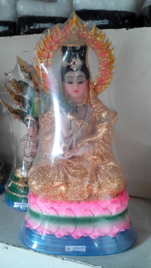 พระแม่กวนอิม นั่ง 9"