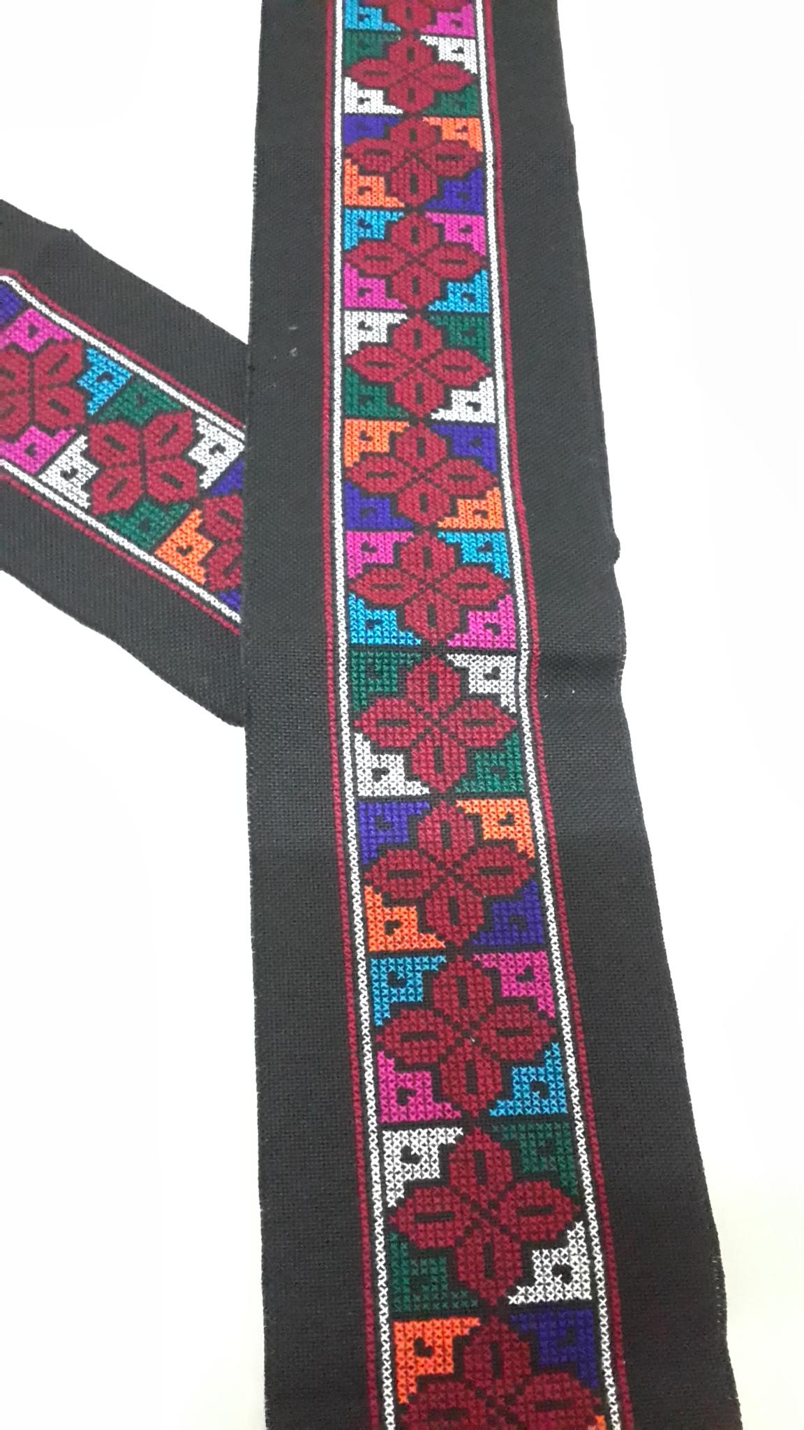 ผ้าปักลายอาข่า สีโทนแดง ผืนยาว