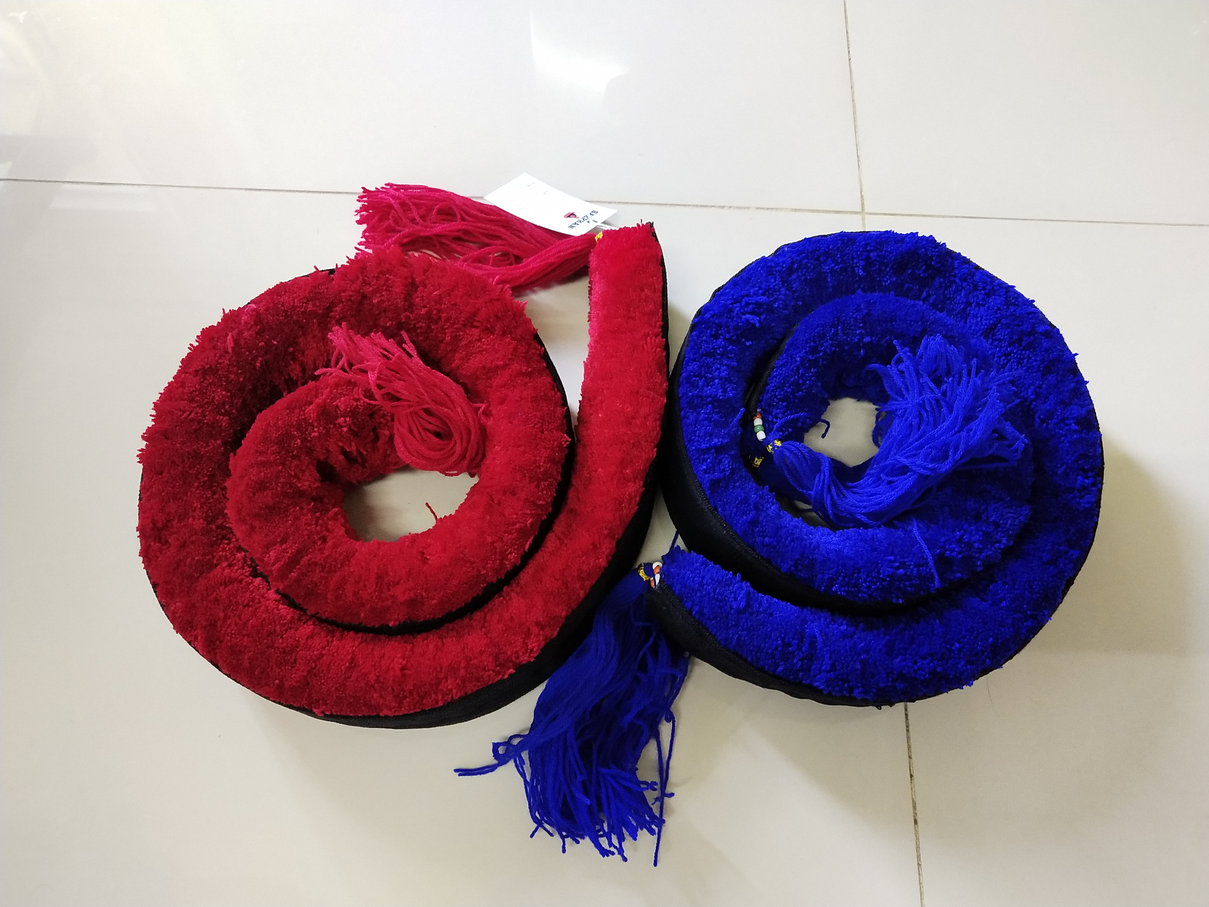 P407 ผ้าพันคอพู่สีน้ำเงิน