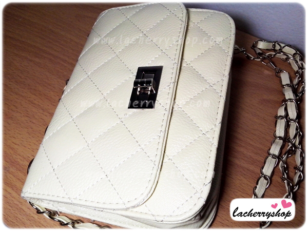 (หมดจ้า) กระเป๋าแฟชั่น สีขาว หนัง PU ลาย Chanel ชาเนล สายโซ่สะพายไหล่ ปรับความยาวได้ แบบยอดนิยม ((โปรโมชั่นส่งฟรี))