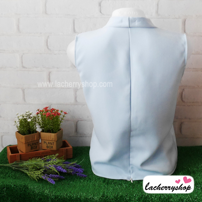 เสื้อผ้าแฟชั่น เสื้อทำงาน ผ้าฮานาโกะ สีฟ้าอ่อน แขนกุด จับจีบช่วงไหล่แต่งทรง สวยเรียบหรู ใส่ได้ทุกโอกาส