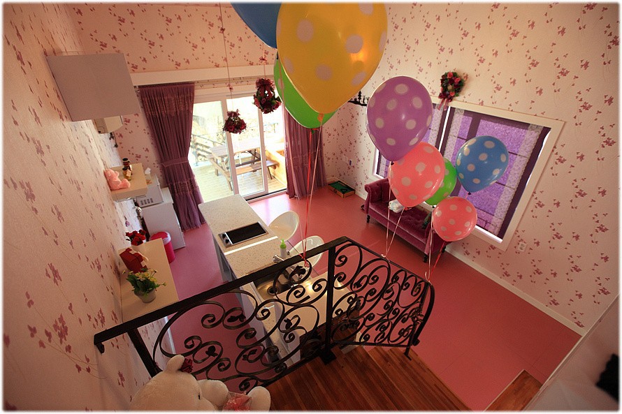 ลูกโป่งกลมนำเข้า พิมพ์ลายจุด คละสี ไซส์ 12 นิ้ว แพ็คละ 10 ใบ ( Polka Dot Printing Balloon - Mixed Color )