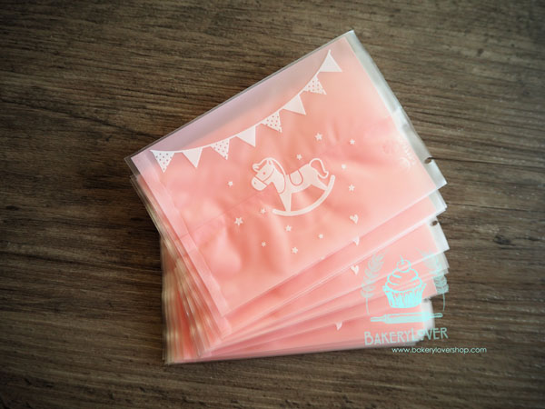 ถุงซีลบรรจุขนมลายม้าโยกสีชมพู ขนาด 7*10 cm.