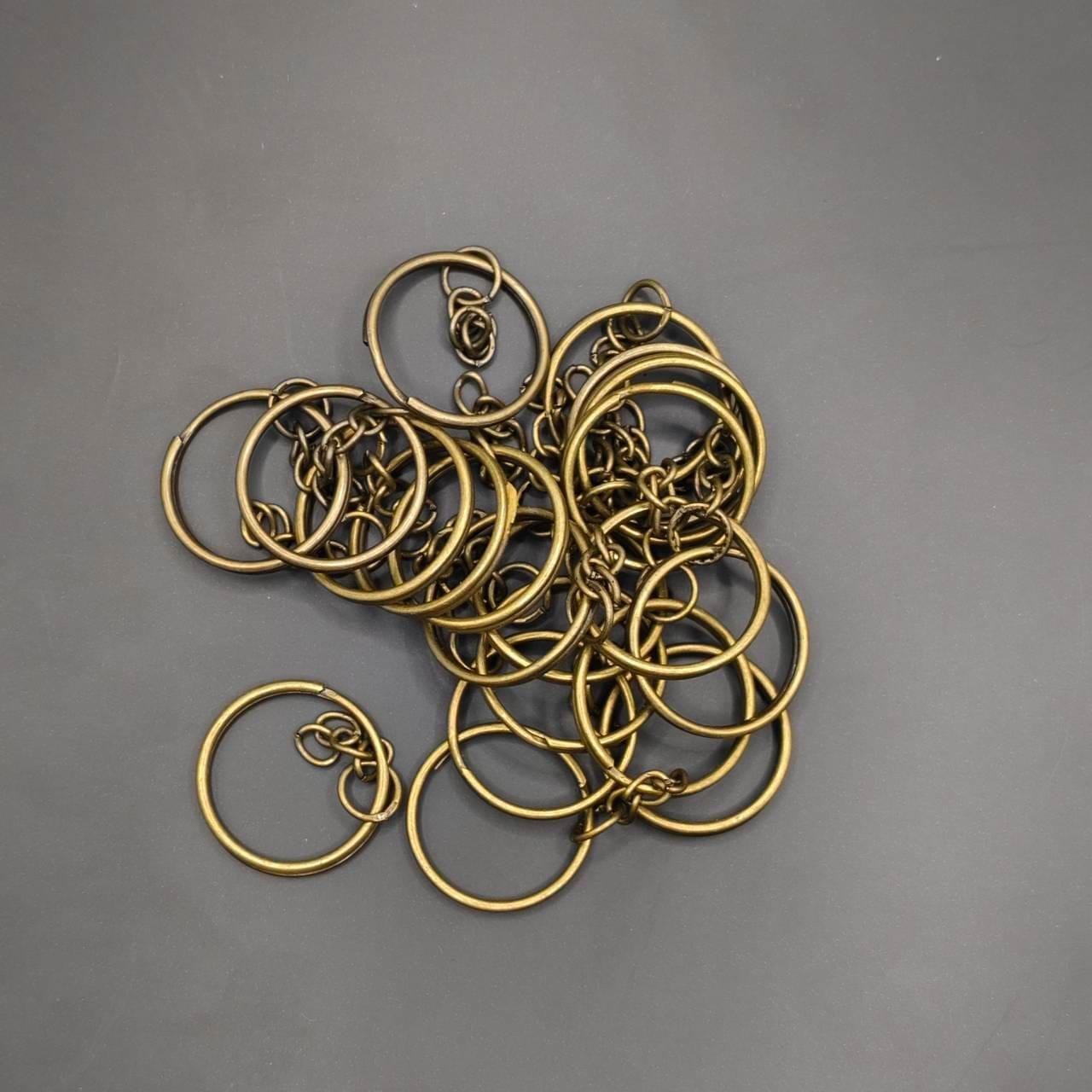 ห่วงพวงกุญแจพร้อมโซ่ สีทองเหลือง 25 มิล 20ชิ้น30บาท