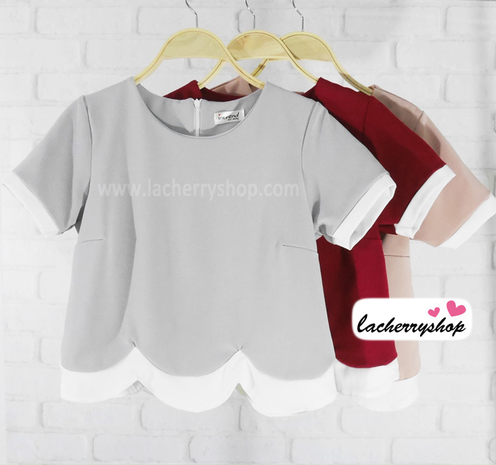 เสื้อแฟชั่นสวยๆ เสื้อผ้าฮานาโกะ สีเทา ดีไซน์เป็นหยักๆช่วงเอว แต่งขอบสีขาว แบบสวยน่ารักมากๆค่ะ