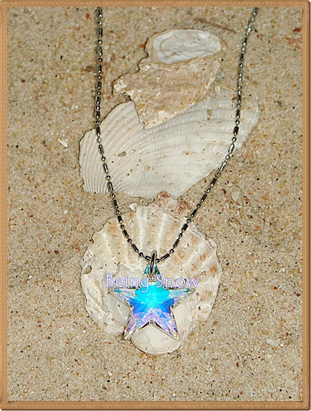 (สินค้าหมดชั่วคราว) สร้อยคอห้อยจี้คริสตัลรูปดาว สีขาวรุ้ง