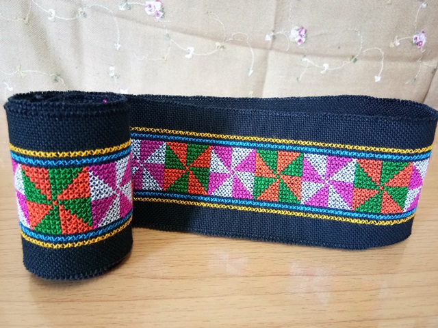 ผ้าปักมือ ผืนยาวลายอาข่า สีสันสดใส