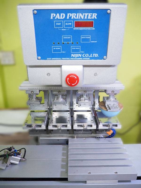 เครื่องสกรีนโลโก้ลงบนสินค้ามือสอง PAD PRINTING 4 สี แบบถ้วยปิด