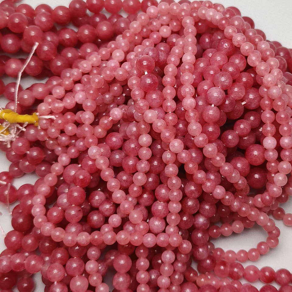 หินสตอเบอรี่ควอตซ์ หินรักแท้ เสริมพลังรัก มีความสุข ฟื้นฟูความเหนื่อยล้า ยาว 37 ซม. 6 มิล (63 เม็ด)