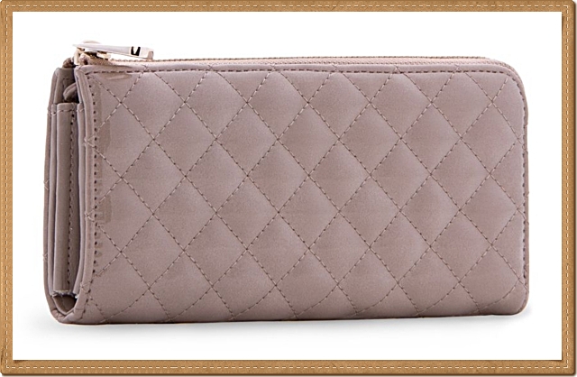 Mango - กระเป๋าสตางค์ใบยาว หนังแก้ว สีครีม