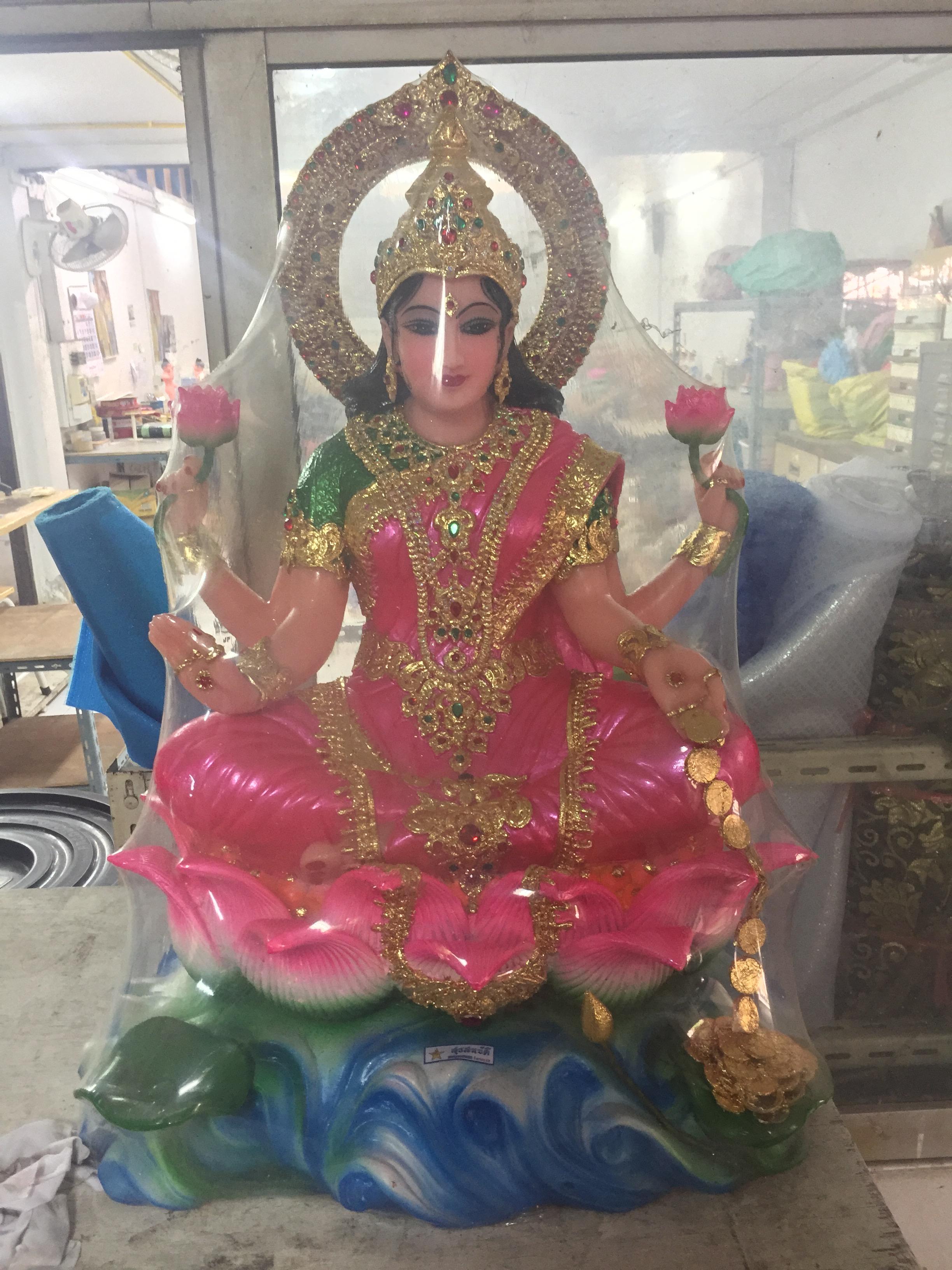 พระแม่ลักษมีนั่ง หน้าตัก 12" สุง 80 ซม.