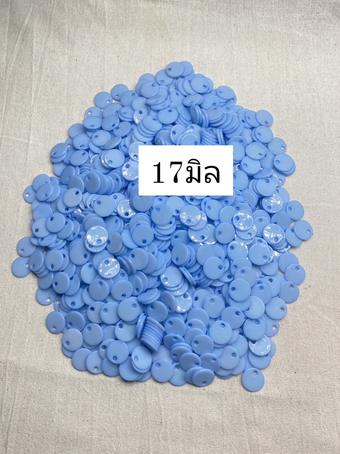 ลูกปัดพลาสติก ทรงกลมสีฟ้า 17มิล 1 กิโล 200 บาท