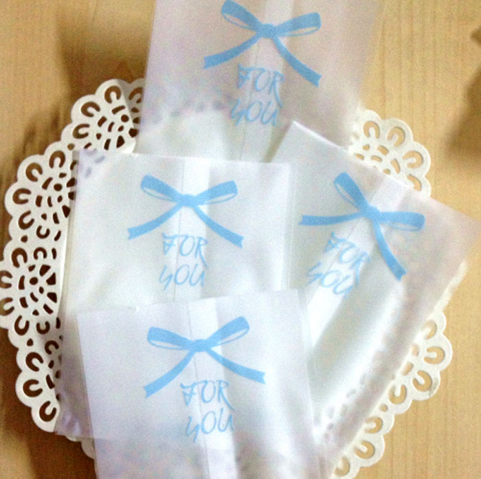 ถุงซีลบรรจุขนมลายโบว์สีฟ้า ขนาด 8.5x11 cm. For you 100 ใบ
