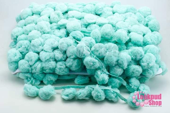 ปอมเส้นยาว (ใหญ่) สีเขียวพาสเทล กว้าง 5.5ซม (1พับ/18หลา)