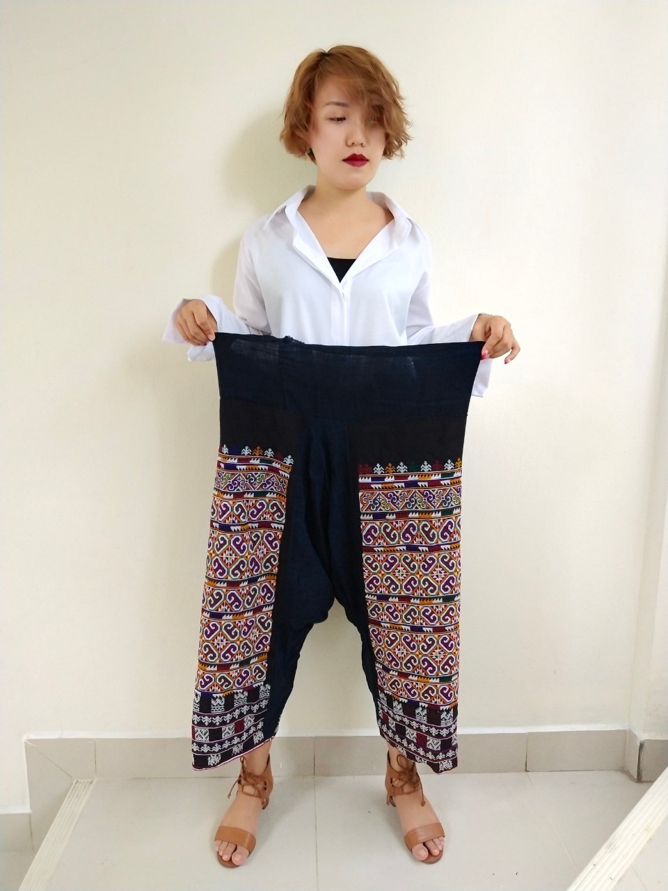 กางเกงปักมือ ปักเต็มละเอียด สีสันสวยงาม