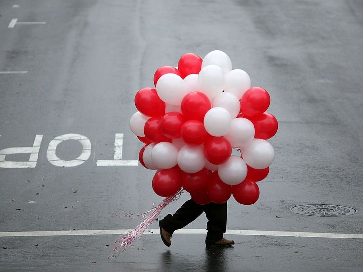ลูกโป่งกลม เนื้อเมททัลลิก สีแดง ไซส์ 10 นิ้ว แพ็คละ 10 ใบ (Round Balloons Size 10" - Metallic Red Color)