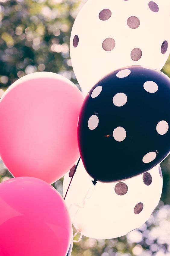 ลูกโป่งกลมนำเข้า พิมพ์ลายจุด สีดำ ไซส์ 12 นิ้ว แพ็คละ 10 ใบ ( Polka Dot Printing Balloon - Black Color )